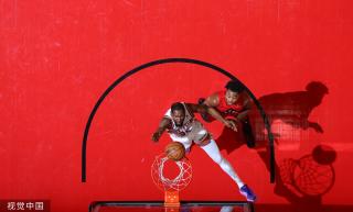 与他合作的 与他合作的